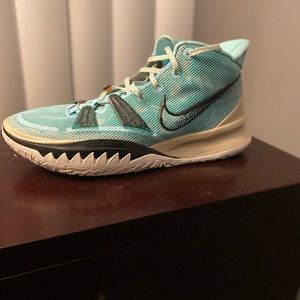Nike Kyrie 7 EP Copa Basketball Shoes
